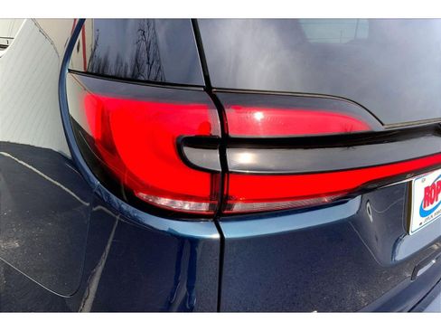 Used 2024 Chrysler Pacifica Touring-L image 26