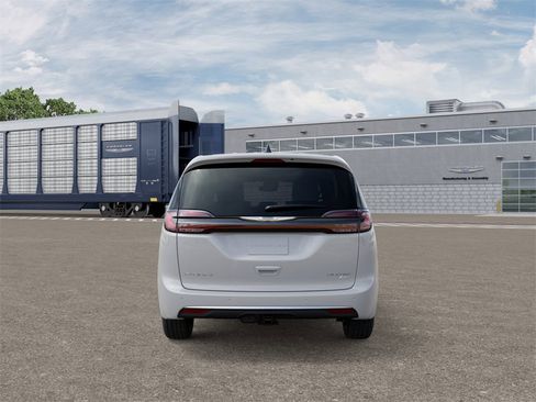 New 2026 Chrysler Pacifica Limited w/ Trailer Tow Group image 7