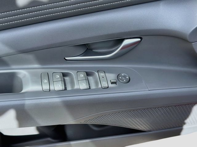 Certified 2025 Hyundai Elantra SEL FWD image 17