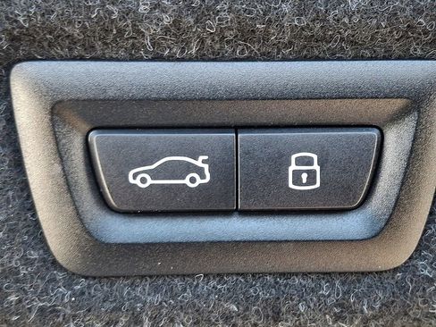 Certified 2026 BMW i5 eDrive40 w/ Executive Package image 28