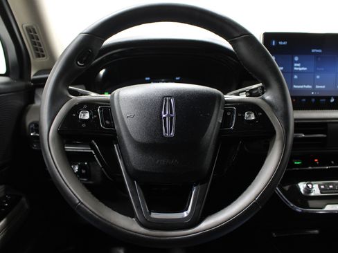 Used 2025 Lincoln Corsair FWD image 9