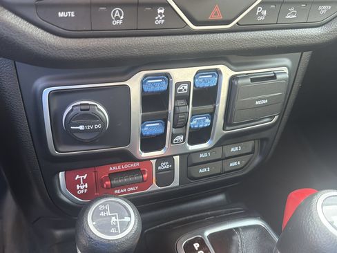 Used 2025 Jeep Wrangler Unlimited Sport AWD/4WD image 23