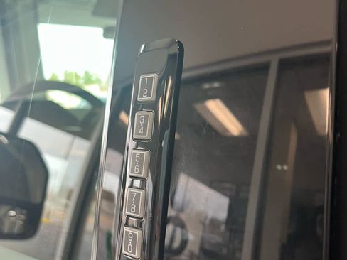 Used 2022 Ford F250 XLT w/ XLT Value Package image 8