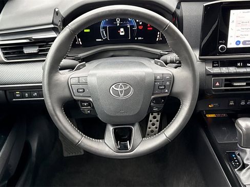 Used 2025 Toyota Camry SE image 21