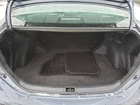 Used 2018 Toyota Corolla LE image 14