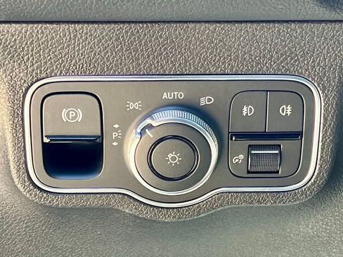 Certified 2023 Mercedes-Benz GLB 250 4MATIC image 32