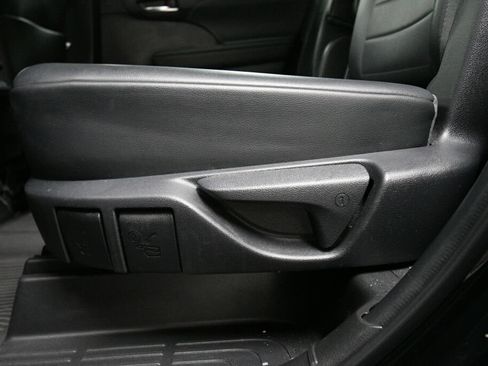 Used 2023 Toyota Highlander XLE AWD/4WD image 23