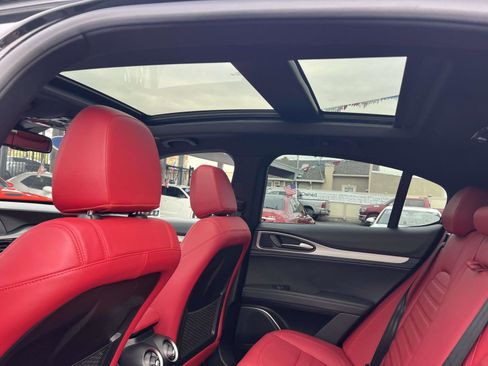 Used 2023 Alfa Romeo Stelvio Veloce image 14