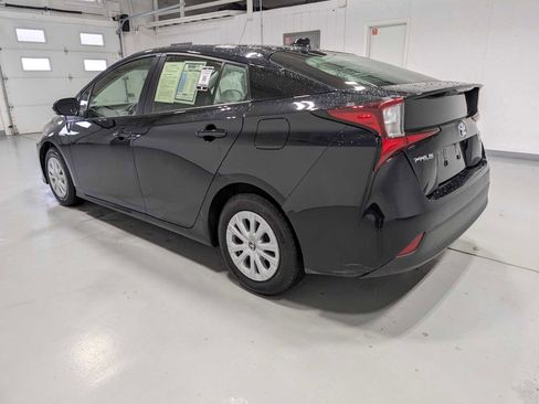 Used 2021 Toyota Prius L Eco w/ Carpet Mat Package (TMS) image 10