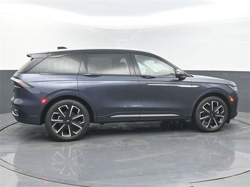 Used 2024 Lincoln Nautilus Reserve w/ Equipment Group 202A image 6