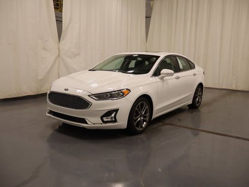 Used 2020 Ford Fusion Titanium image 5