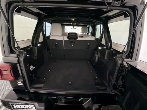 Used 2021 Jeep Wrangler Unlimited Sahara image 25