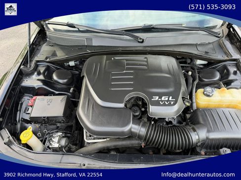 Used 2018 Chrysler 300 Limited AWD/4WD image 38