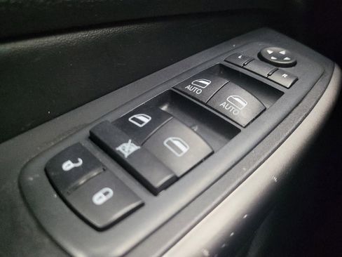 Used 2020 Jeep Cherokee Latitude Plus FWD image 27