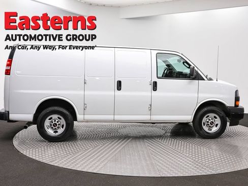 Used 2020 GMC Savana 3500 w/ Driver Convenience Package RWD image 4