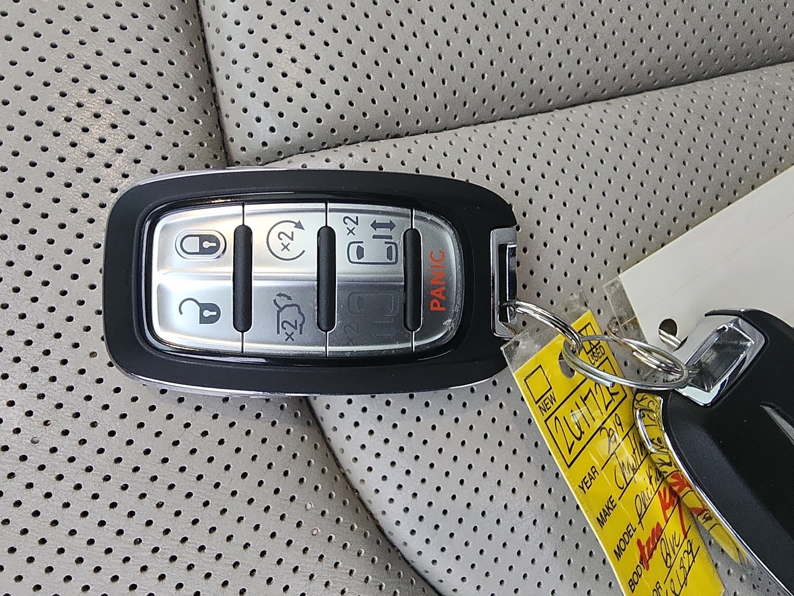 Used 2019 Chrysler Pacifica Limited w/ Advanced Safetytec Group FWD image 22