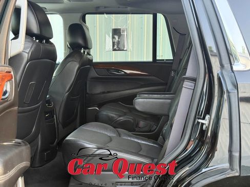 Used 2016 Cadillac Escalade Luxury AWD/4WD image 11