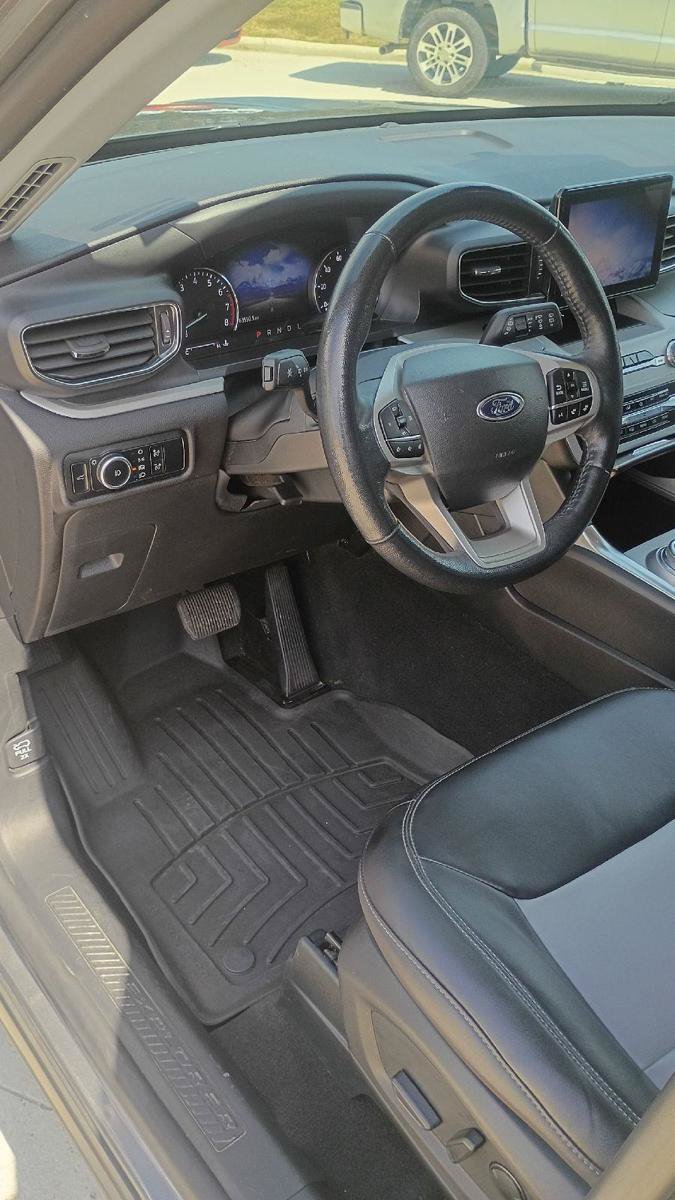 Used 2023 Ford Explorer XLT w/ Equipment Group 202A AWD/4WD image 11