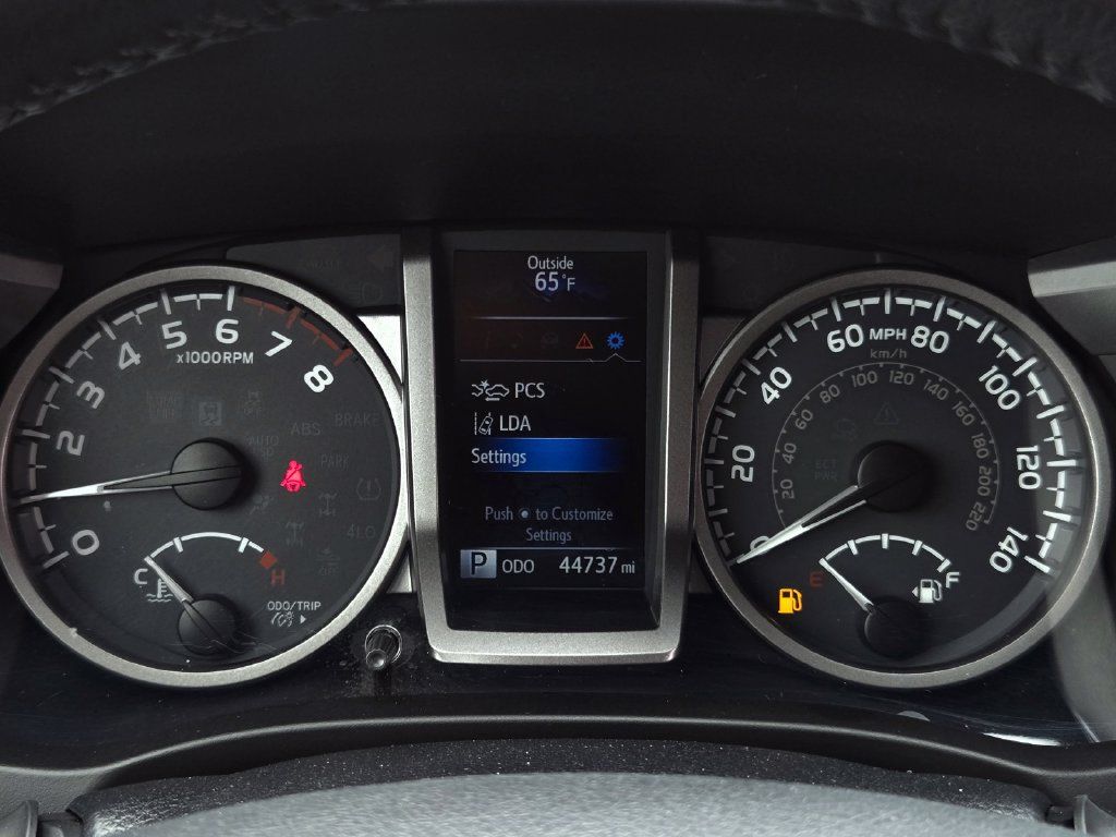 Used 2018 Toyota Tacoma SR5 RWD image 22