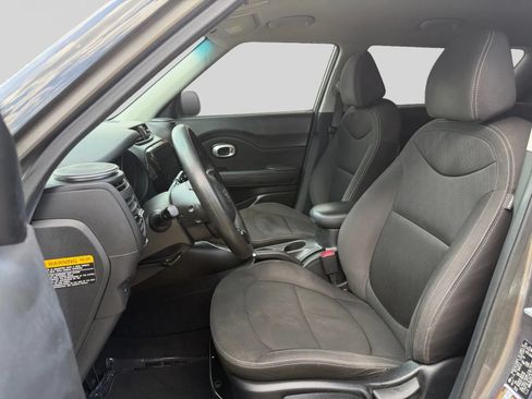 Used 2017 Kia Soul FWD image 10