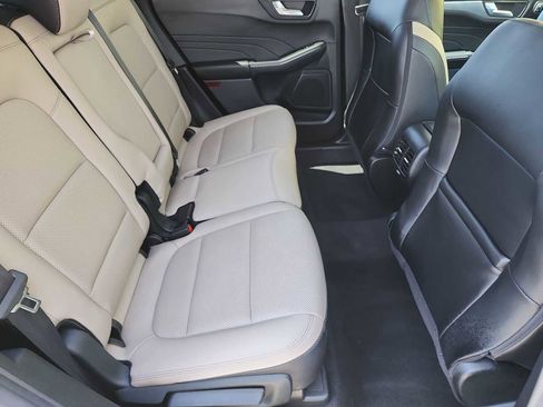 Used 2022 Ford Escape Titanium image 17