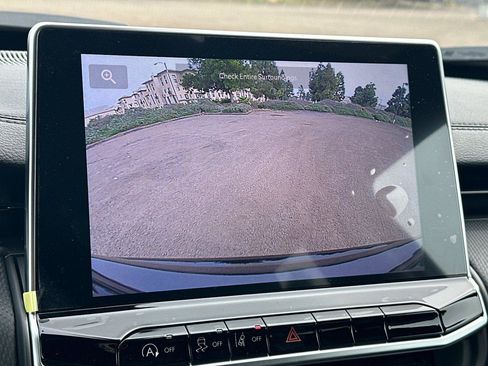 New 2026 Jeep Compass Latitude image 17