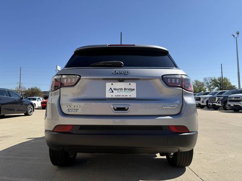 Used 2018 Jeep Compass Latitude w/ Cold Weather Group AWD/4WD image 26