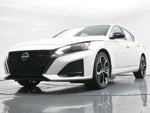 Used 2024 Nissan Altima 2.5 SR w/ SR Premium Package AWD/4WD image 47