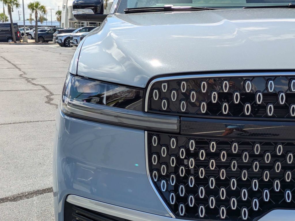 New 2027 Lincoln Navigator Premiere RWD image 10