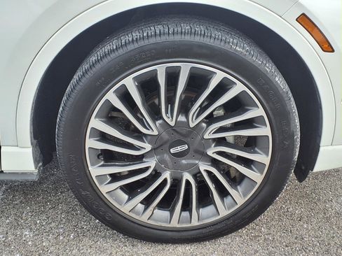 Certified 2020 Lincoln Corsair Reserve w/ Equipment Group 202A image 10