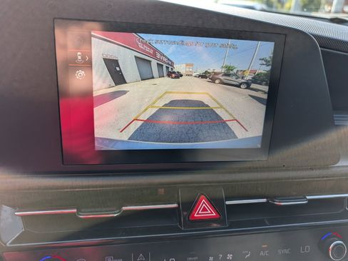 Used 2023 Kia Niro LX image 22