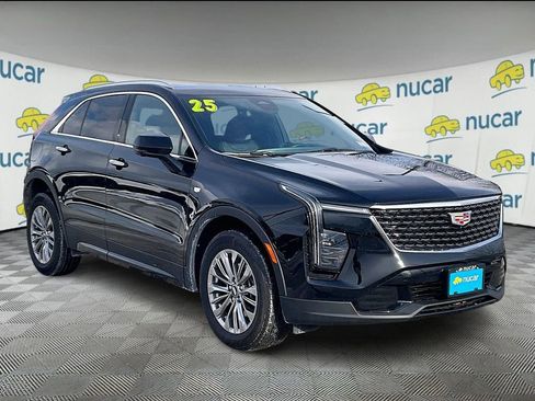 Used 2025 Cadillac XT4 Premium Luxury image 1