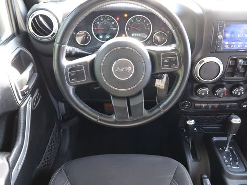 Used 2017 Jeep Wrangler Unlimited Sahara AWD/4WD image 26