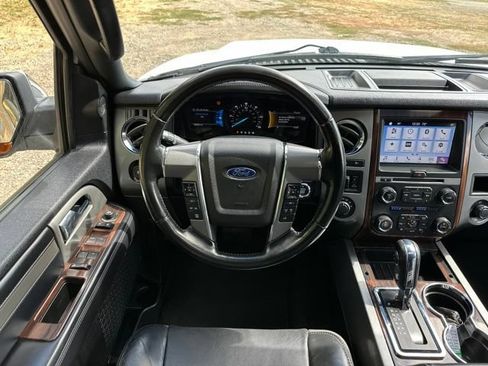 Used 2017 Ford Expedition Platinum AWD/4WD image 34