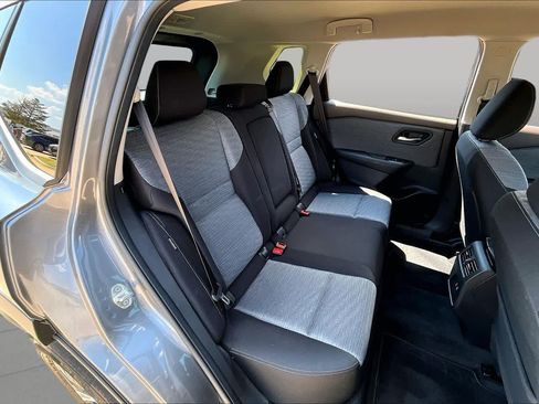 Used 2023 Nissan Rogue SV FWD image 18