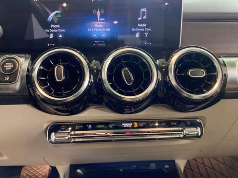 Used 2020 Mercedes-Benz GLB 250 4MATIC image 42