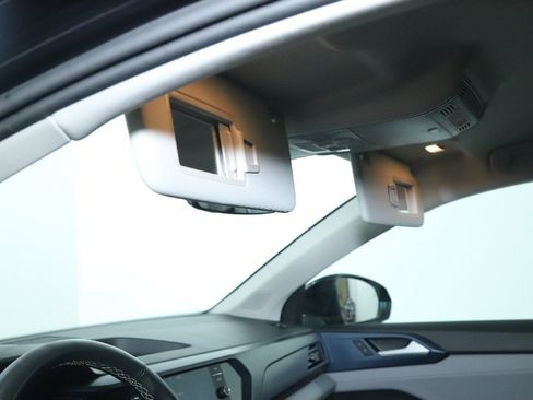 Used 2024 Volkswagen Taos SE image 19