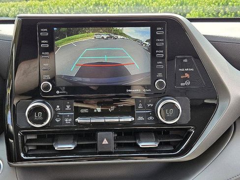 Used 2020 Toyota Highlander LE image 22