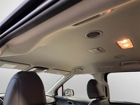 Certified 2024 Kia Carnival LX image 23