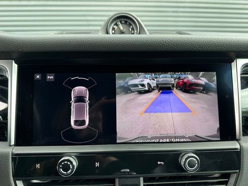 Certified 2024 Porsche Macan AWD/4WD image 31