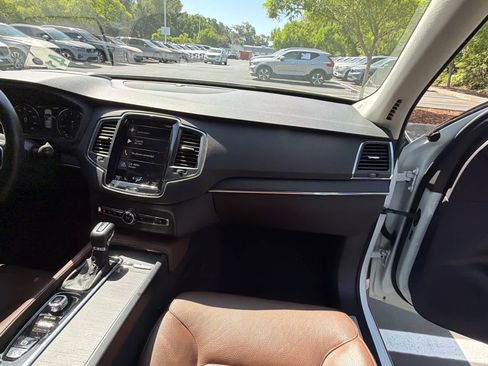 Used 2020 Volvo XC90 T6 Momentum image 18