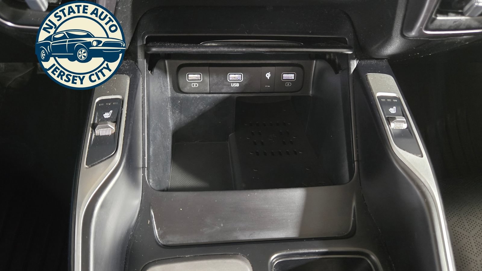 Used 2022 Kia Sorento EX w/ Panoramic Sunroof Package AWD/4WD image 17