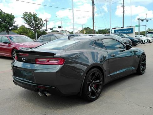 Used 2018 Chevrolet Camaro SS RWD image 6