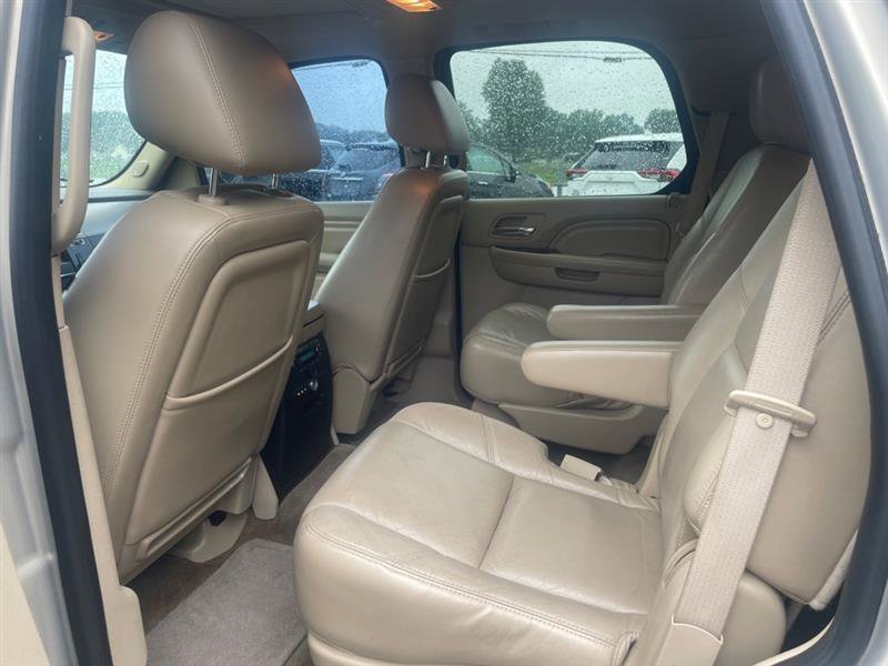 Used 2011 Cadillac Escalade Luxury AWD/4WD image 10