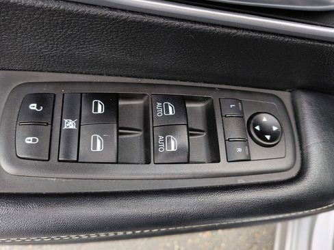 Used 2021 Chrysler Pacifica Touring-L w/ Premium & Safety Sphere Group image 14