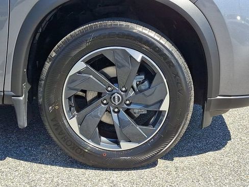 Used 2025 Nissan Rogue SV AWD/4WD image 8
