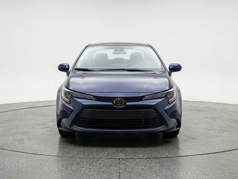 Used 2025 Toyota Corolla LE FWD image 2