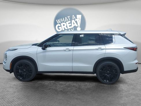 New 2026 Mitsubishi Outlander LE AWD/4WD image 7