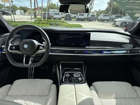 Used 2023 BMW 760i xDrive image 14