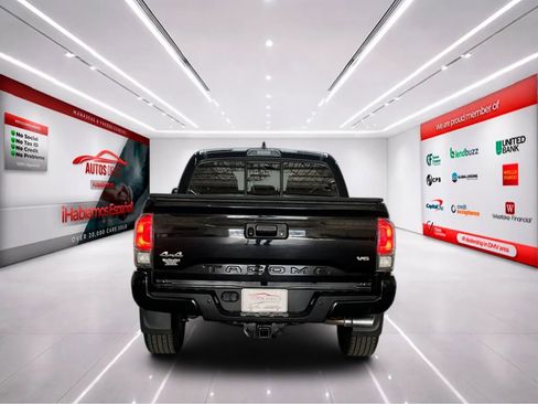 Used 2016 Toyota Tacoma Limited w/ Towing Package image 7